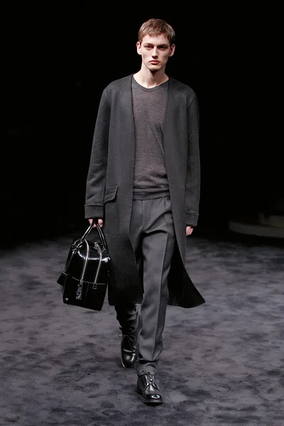 Look 12